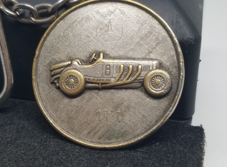 1931 YILI MERCEDES ARABA GÖRSELLİ ANTİKA ANAHTARLIK