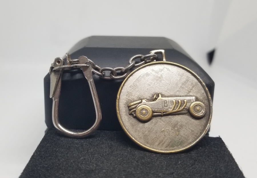 1931 YILI MERCEDES ARABA GÖRSELLİ ANTİKA ANAHTARLIK