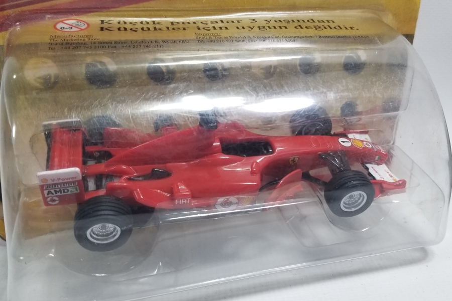 İKİ ADET PROMOSYON OYUNCAK FERRARİ ARABA