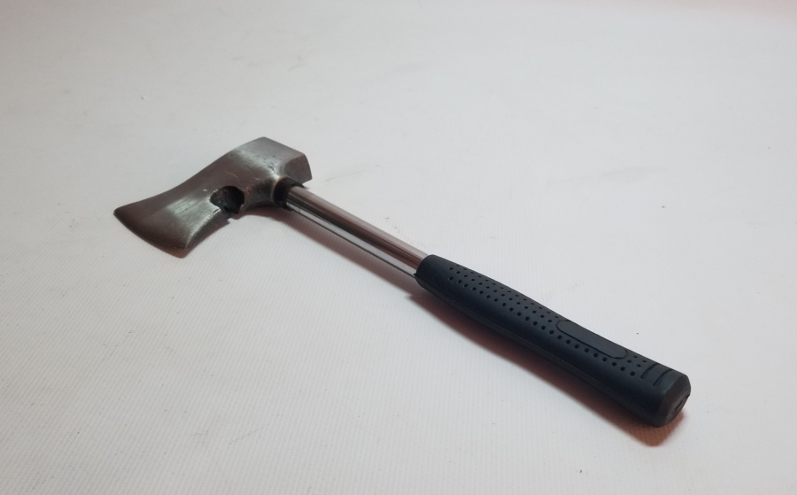 PLASTİK SAPLI YANGIN BALTASI