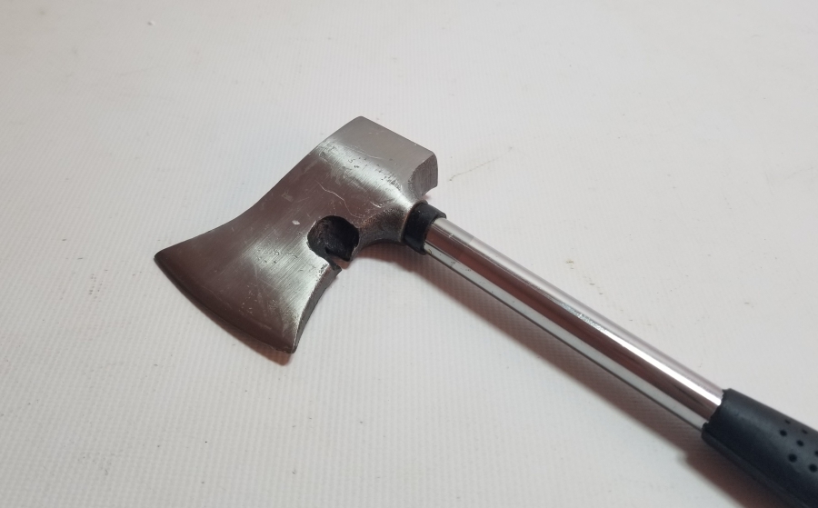 PLASTİK SAPLI YANGIN BALTASI