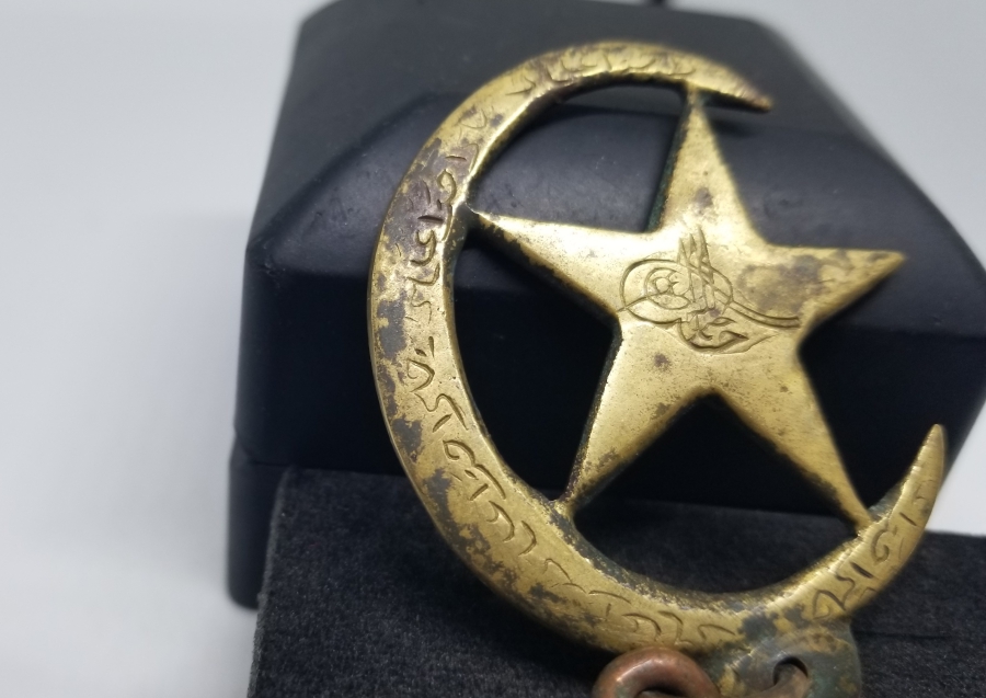 ÜZERİ OSMANLICA YAZILI VE TUĞRALI NADİR SÜVARİ AT GEMİ PARÇASI