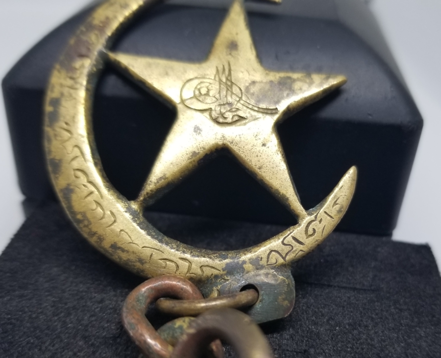 ÜZERİ OSMANLICA YAZILI VE TUĞRALI NADİR SÜVARİ AT GEMİ PARÇASI
