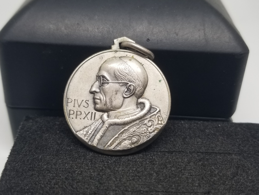 PAPA GÖRSELLİ VAFTİZ KOLYESİ