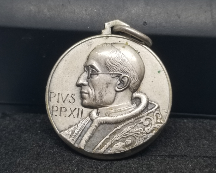 PAPA GÖRSELLİ VAFTİZ KOLYESİ