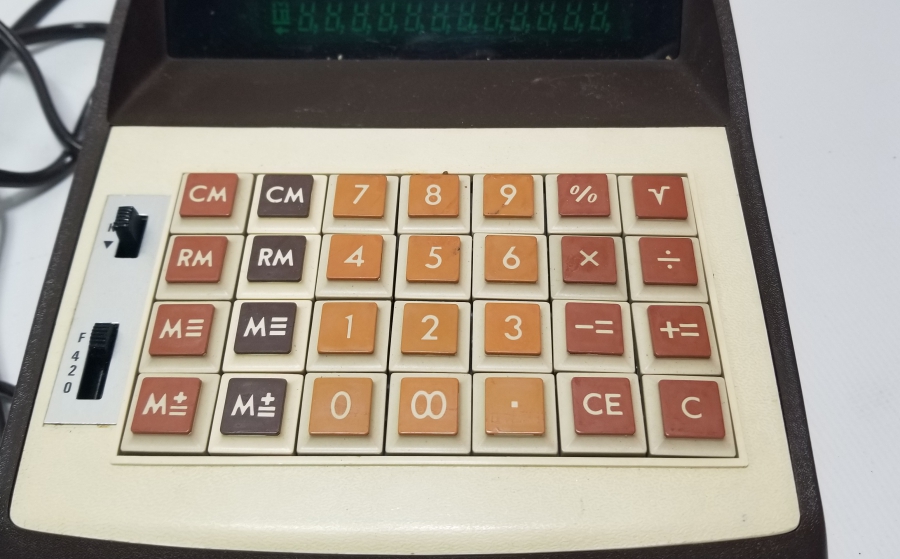 ANTİKA ELEKTRİKLİ HESAP MAKİNESİ