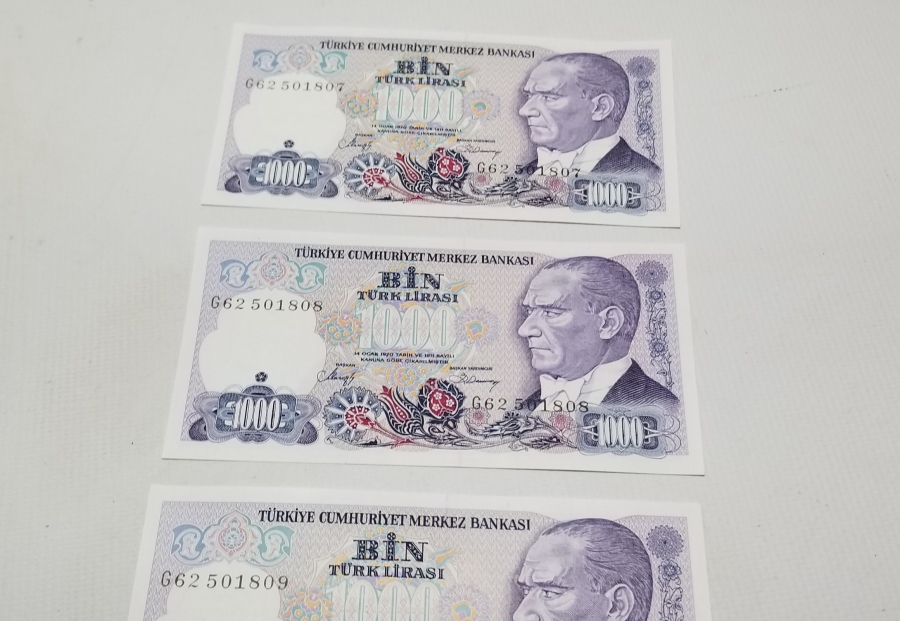 ÇOK YÜKSEK KONDİSYONDA SIRALI SERİ NUMARALI 3 ADET 7. EMİSYON 1. TERTİP - 1000 TÜRK LİRASI-
