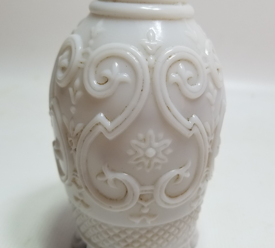 OSMANLI DÖNEMİ KABARTMA İŞÇİLİKLİ TAŞ OPALİN VAZO