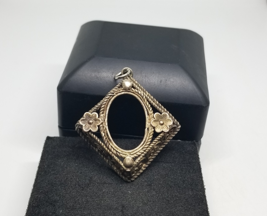 KABARTMA İŞÇİLİKLİ AVRUPA YAPIMI KOLYE UCU
