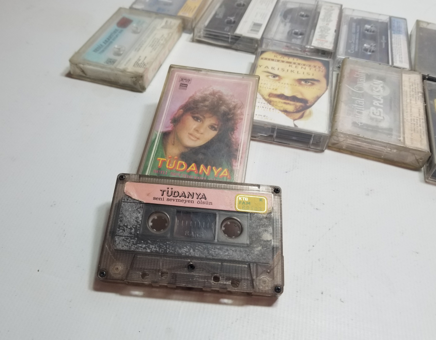 İÇLERİ DOLU NOSTALJİK KASET LOTU