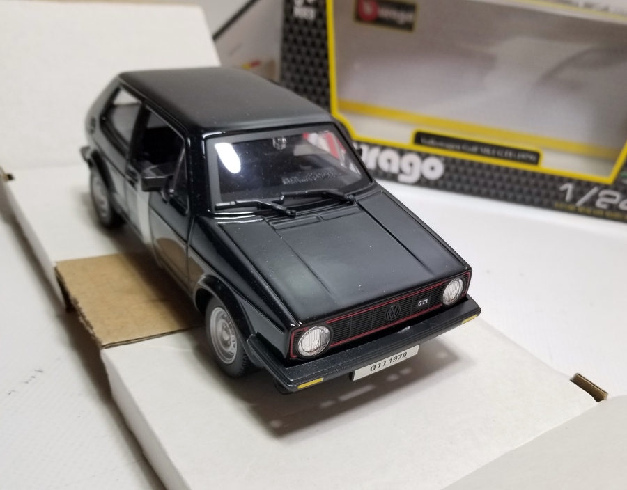 1/24 ÖLÇEKLİ KOLEKSİYONLUK OYUNCAK ARABA