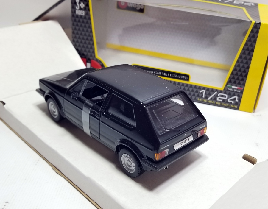 1/24 ÖLÇEKLİ KOLEKSİYONLUK OYUNCAK ARABA