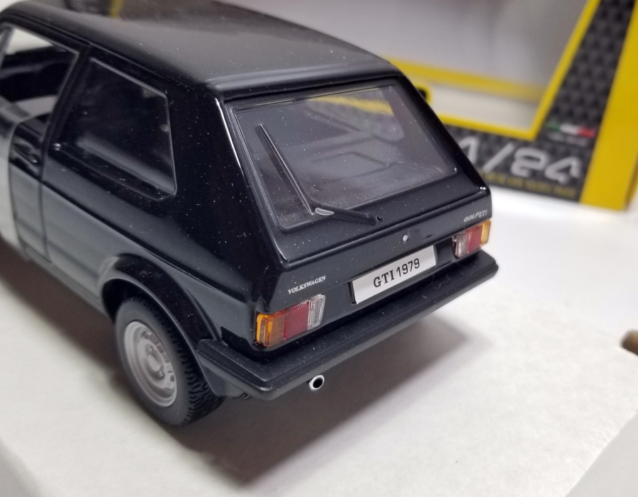 1/24 ÖLÇEKLİ KOLEKSİYONLUK OYUNCAK ARABA
