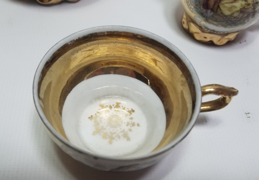 ÜZERİ ALTIN VARAKLI ANTİKA PORSELEN ÇAY TAKIMI
