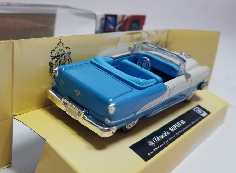 1/43 ÖLÇEKLİ KOLEKSİYONLUK OYUNCAK ARABA