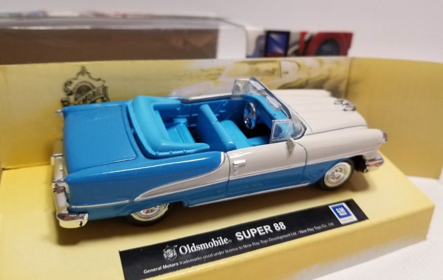 1/43 ÖLÇEKLİ KOLEKSİYONLUK OYUNCAK ARABA