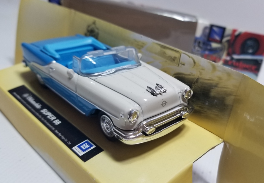 1/43 ÖLÇEKLİ KOLEKSİYONLUK OYUNCAK ARABA