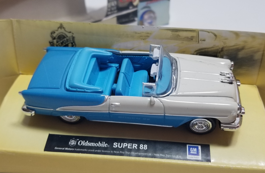 1/43 ÖLÇEKLİ KOLEKSİYONLUK OYUNCAK ARABA
