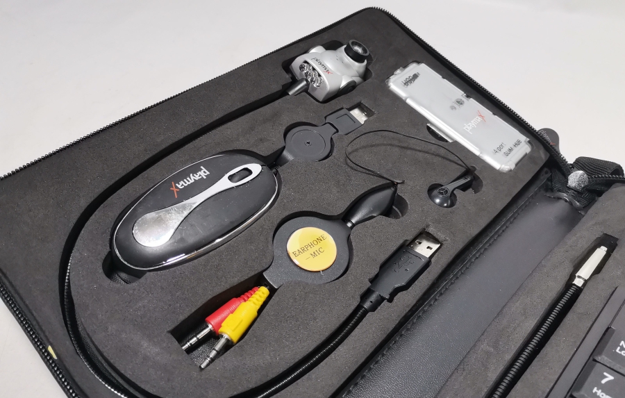 ÇANTASINDA BİLGİSAYAR USB ALETLERİ SETİ