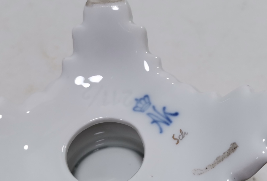 ÜZERİ ALTIN VARAKLI PORSELEN MUMLUK