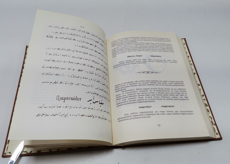 1898 YILINDA YAZILMIŞ RÖNTGEN IŞINLARI VE TIB VE CERRAHİ UYGULAMALARI İSİMLİ KİTABIN 2006 YILINDA BASILMIŞ NADİR TIPKI BASIMI
