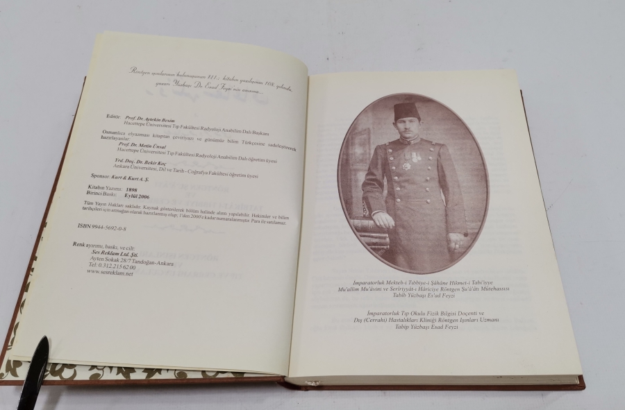 1898 YILINDA YAZILMIŞ RÖNTGEN IŞINLARI VE TIB VE CERRAHİ UYGULAMALARI İSİMLİ KİTABIN 2006 YILINDA BASILMIŞ NADİR TIPKI BASIMI