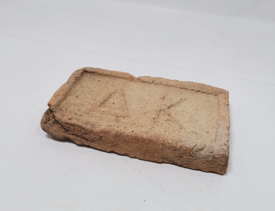 ÜZERİ RUMCA YAZILI OSMANLI DÖNEMİ TUĞLA