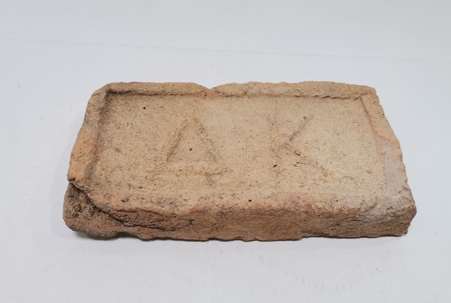 ÜZERİ RUMCA YAZILI OSMANLI DÖNEMİ TUĞLA