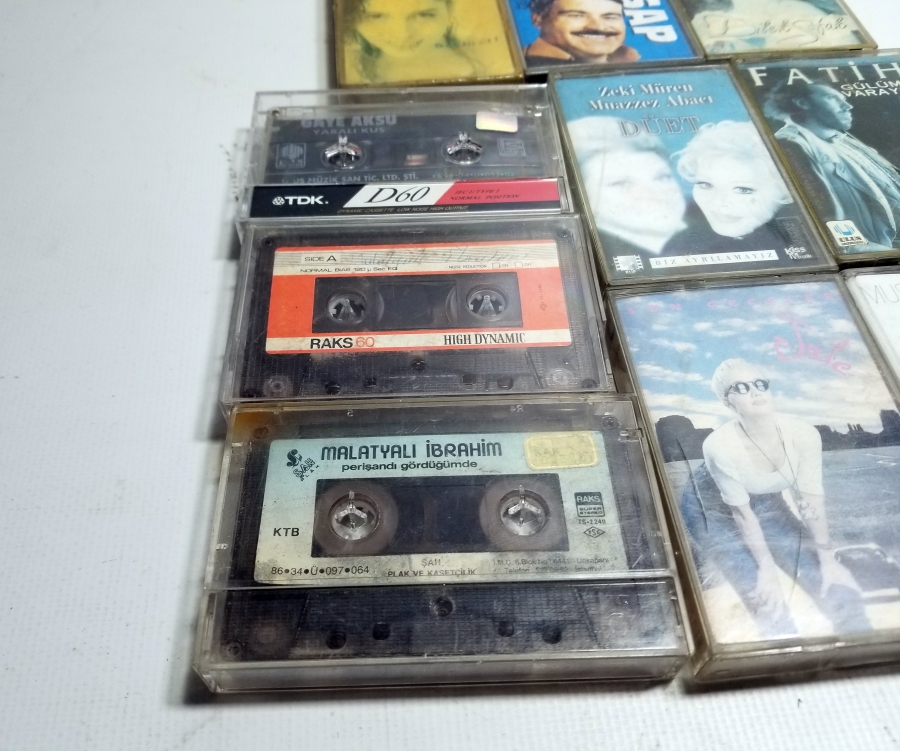 İÇLERİ DOLU NOSTALJİK KASET LOTU