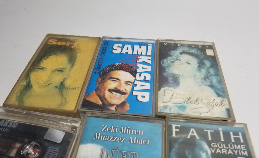 İÇLERİ DOLU NOSTALJİK KASET LOTU