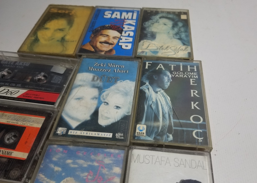 İÇLERİ DOLU NOSTALJİK KASET LOTU