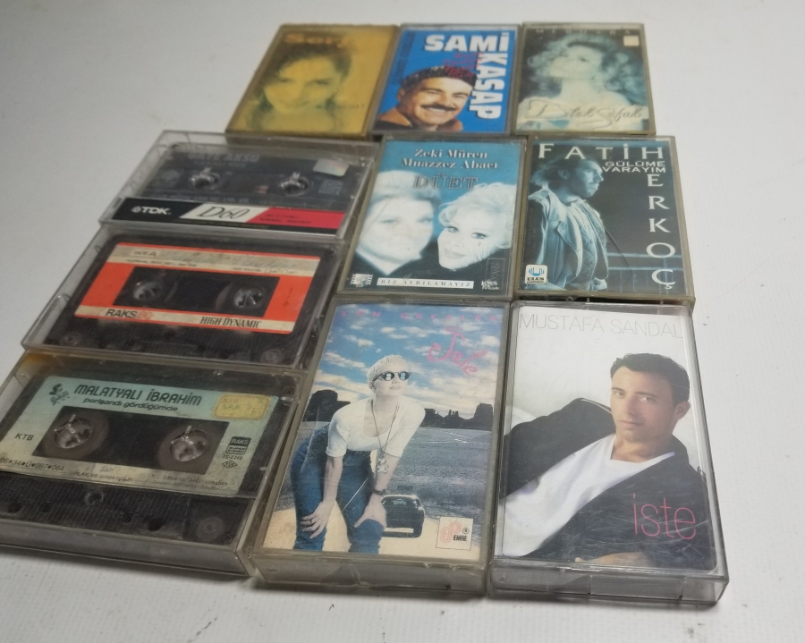 İÇLERİ DOLU NOSTALJİK KASET LOTU