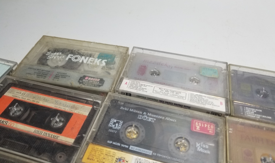 İÇLERİ DOLU NOSTALJİK KASET LOTU