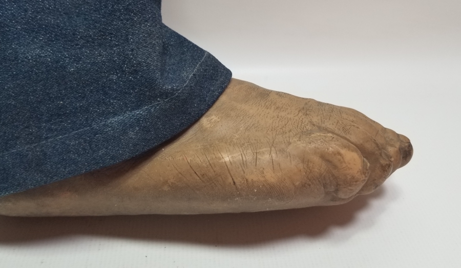 ANTİKA PLASTİK AYAK FİGÜRÜ
