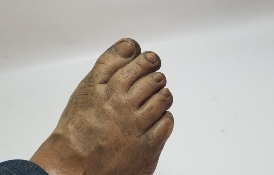 ANTİKA PLASTİK AYAK FİGÜRÜ