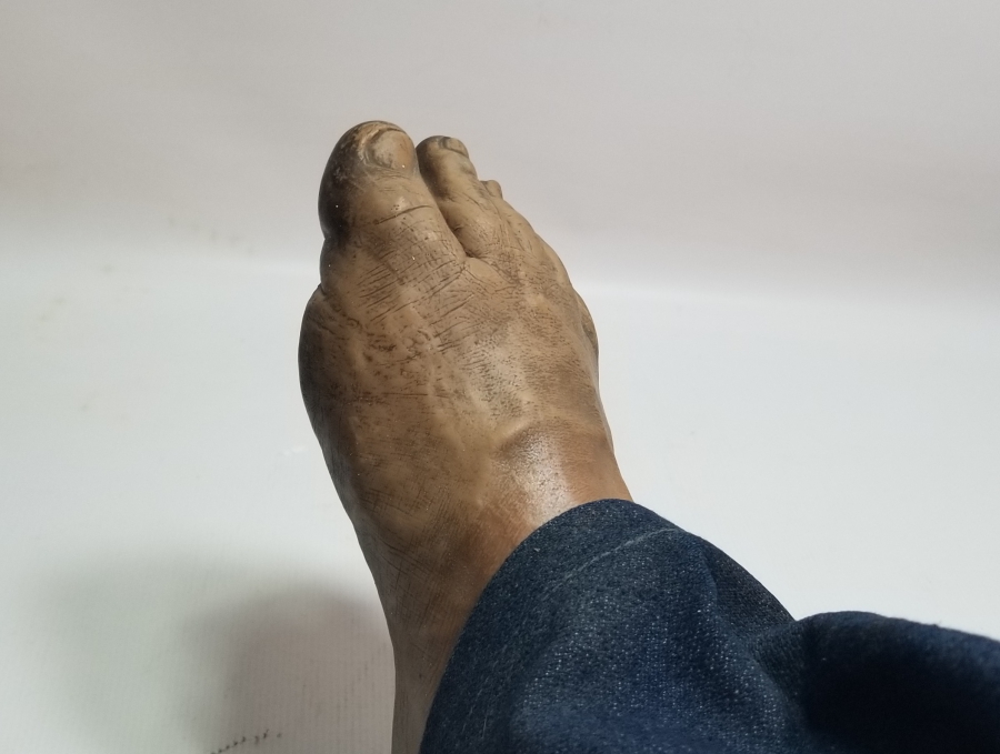 ANTİKA PLASTİK AYAK FİGÜRÜ