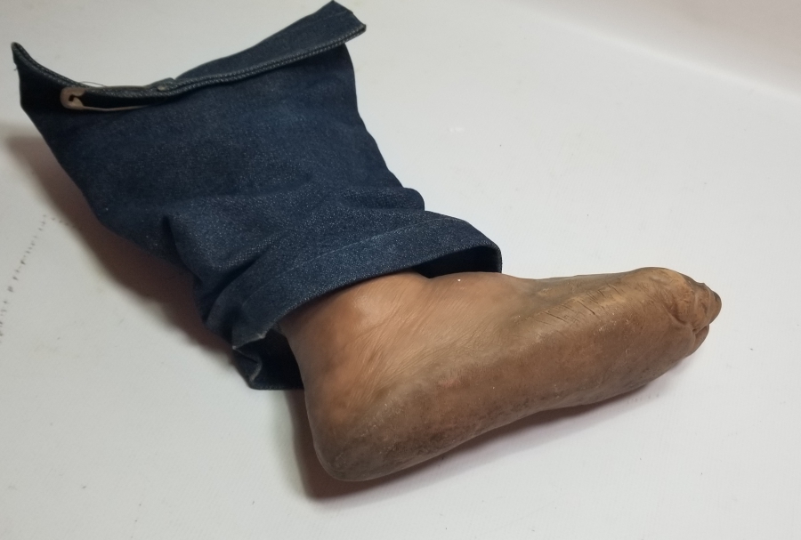 ANTİKA PLASTİK AYAK FİGÜRÜ