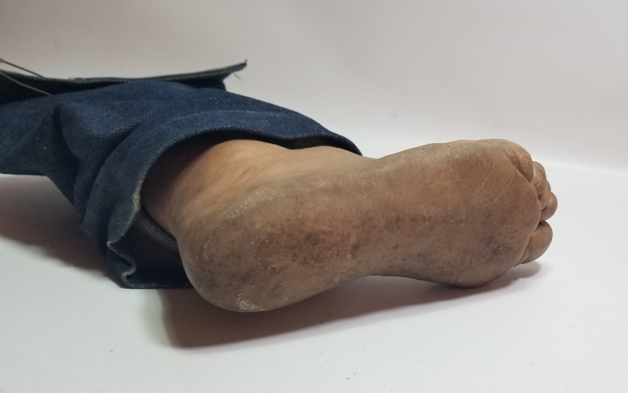 ANTİKA PLASTİK AYAK FİGÜRÜ