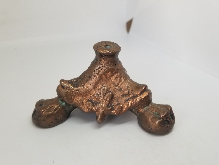 ANTİKA BRONZ DÖKÜM MUMLUK PARÇASI