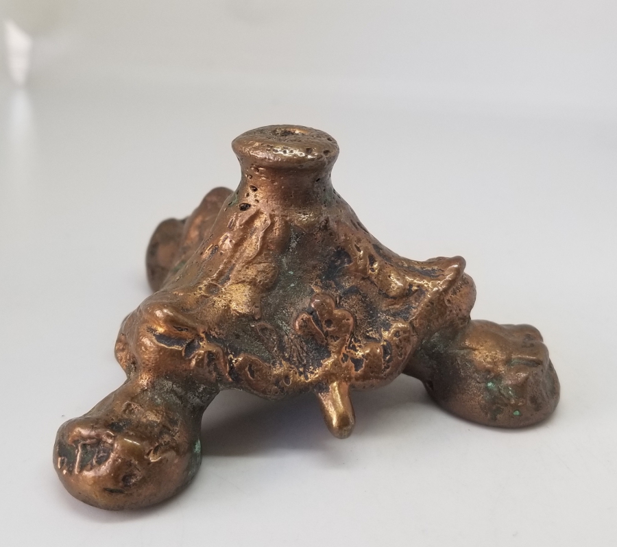 ANTİKA BRONZ DÖKÜM MUMLUK PARÇASI