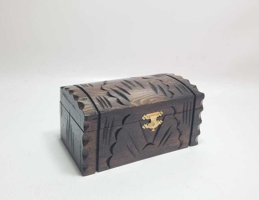 UZAKDOĞU YAPIMI ANTİKA KAPAKLI AHŞAP KUTU