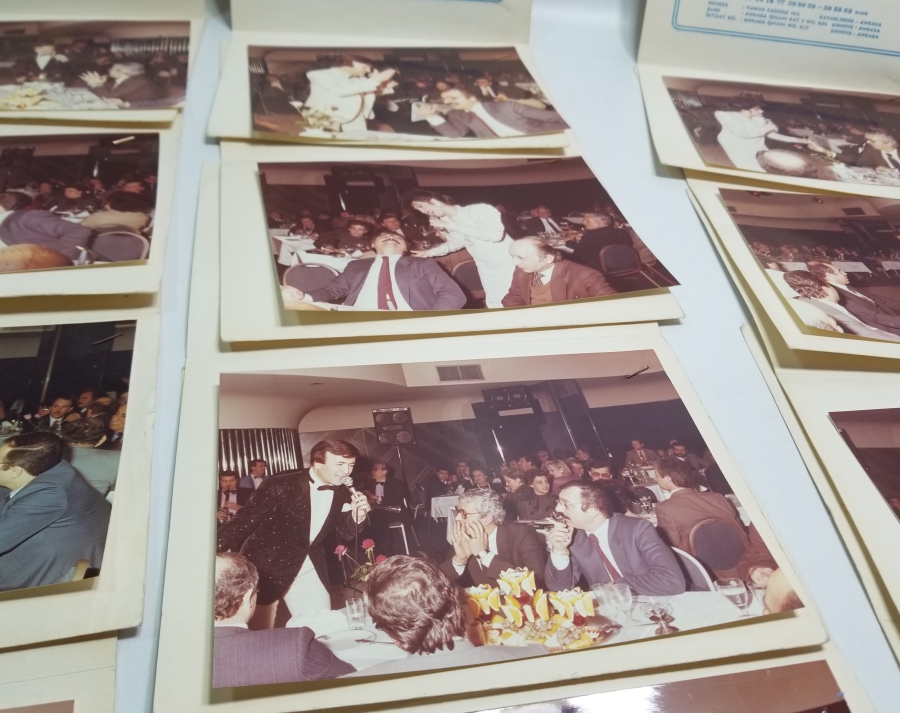 ANKARA BÜYÜK SÜRMELİ OTELİ ORİJİNAL ALBÜMÜNDE NÜKHET DURU VE EROL EVGİN KONSER FOTOĞRAFLARI