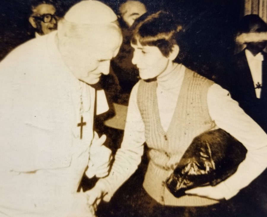 ÇOK NADİR TÜRKAN SAYLAN VE PAPA FOTOĞRAFI