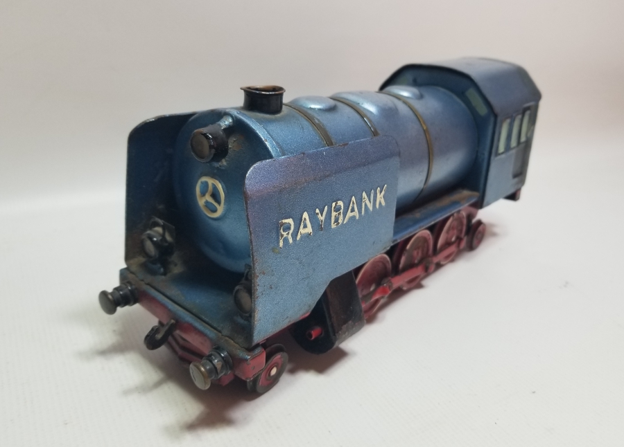 TREN LOKOMOTİFİ FORMUNDA YAPILMIŞ NADİR ANTİKA METAL RAYBANK KUMBARA