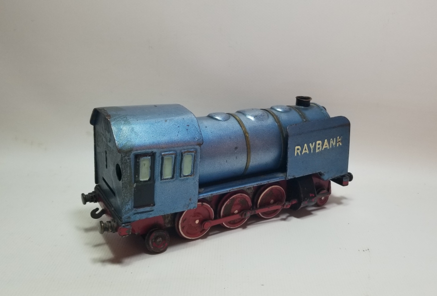 TREN LOKOMOTİFİ FORMUNDA YAPILMIŞ NADİR ANTİKA METAL RAYBANK KUMBARA
