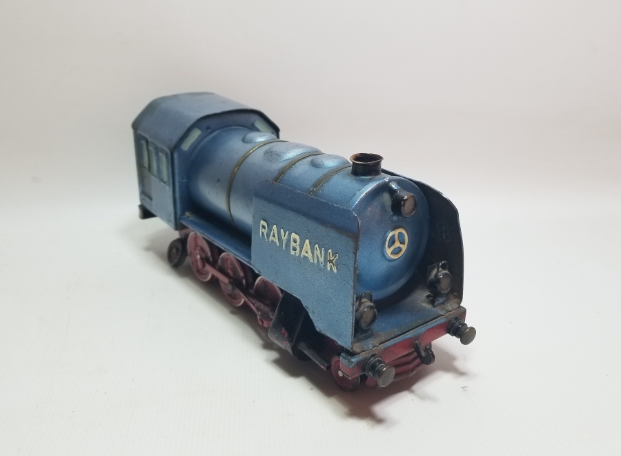 TREN LOKOMOTİFİ FORMUNDA YAPILMIŞ NADİR ANTİKA METAL RAYBANK KUMBARA